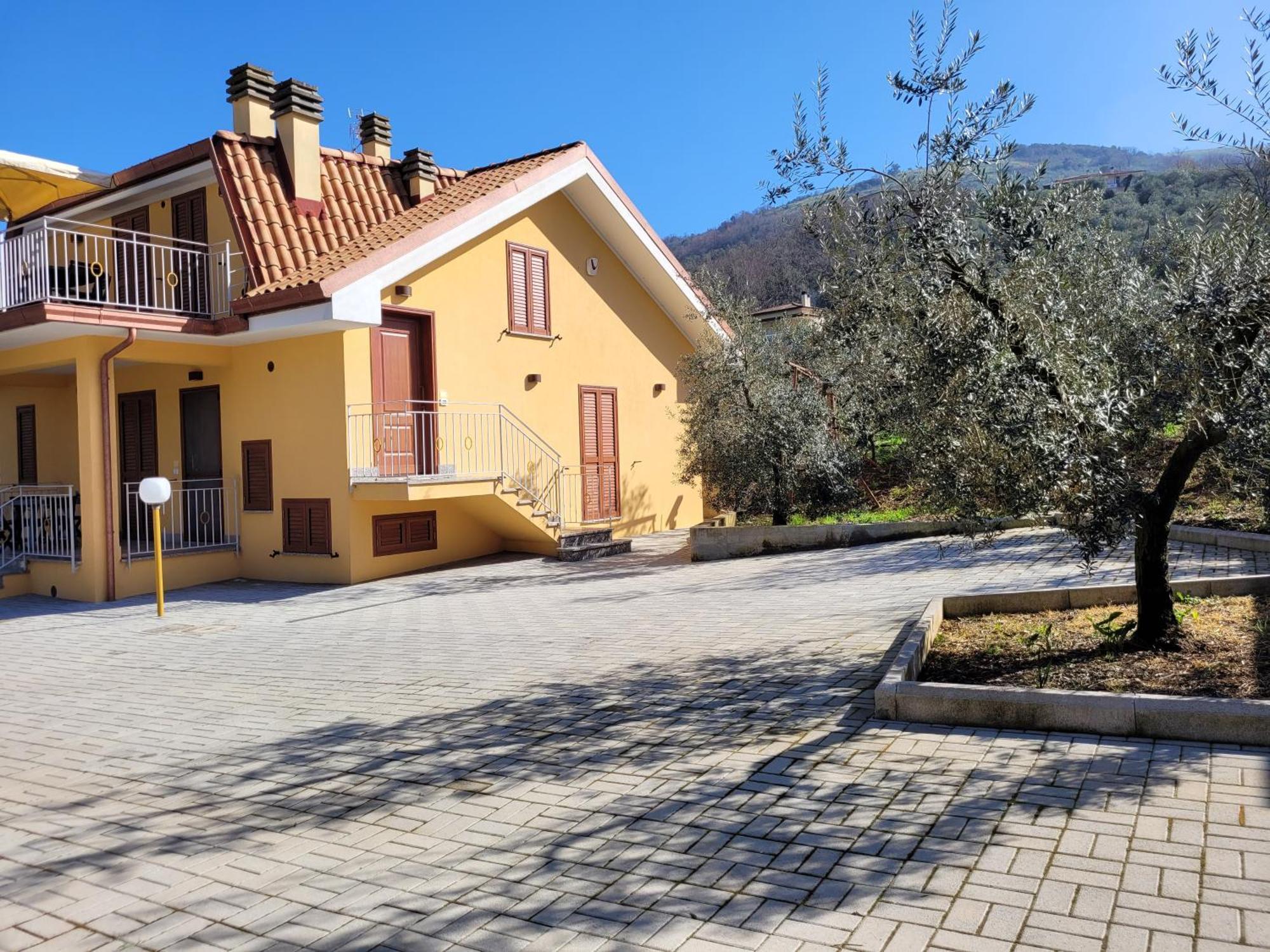 Alloggio Turistico Magnifico Alessandro Valle Bernardo 04025 Lenola Lt Cir 19063 Nei Pressi Di 04022 Fondi Lt 외부 사진