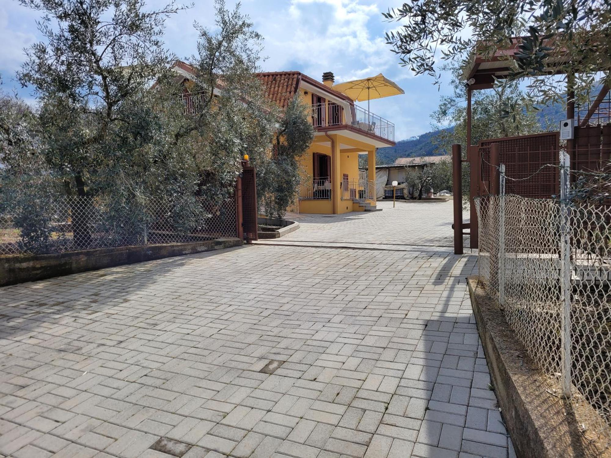 Alloggio Turistico Magnifico Alessandro Valle Bernardo 04025 Lenola Lt Cir 19063 Nei Pressi Di 04022 Fondi Lt 외부 사진